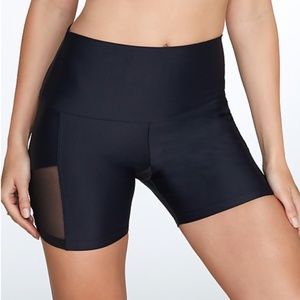 NWT Onzie Stunner Short, M / L